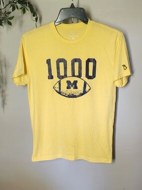 University of Michigan Wolverines Yellow 1000 Wins Football T-Shirt Mens Medium